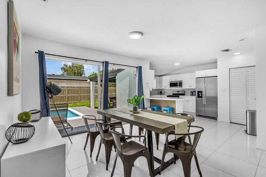 Building Photo - 7061 Coolidge St