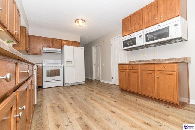 Building Photo - 214 Eagle Way