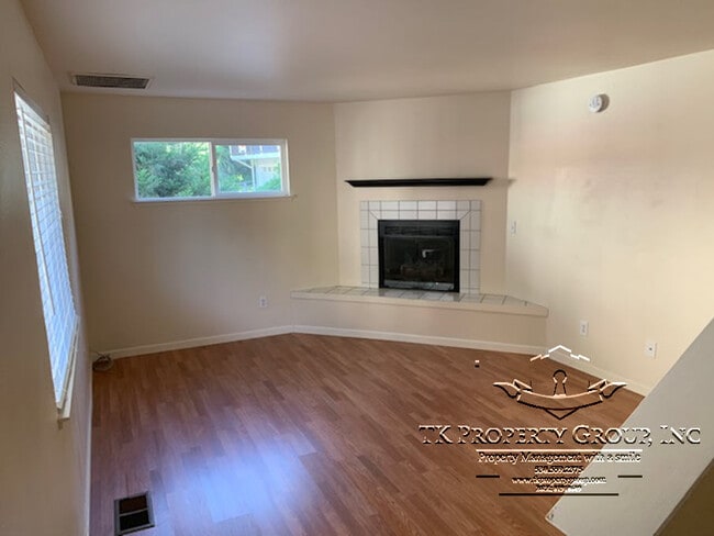 Building Photo - 1335 Oak Ridge Dr