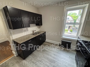 Building Photo - 490 Tremont Ave