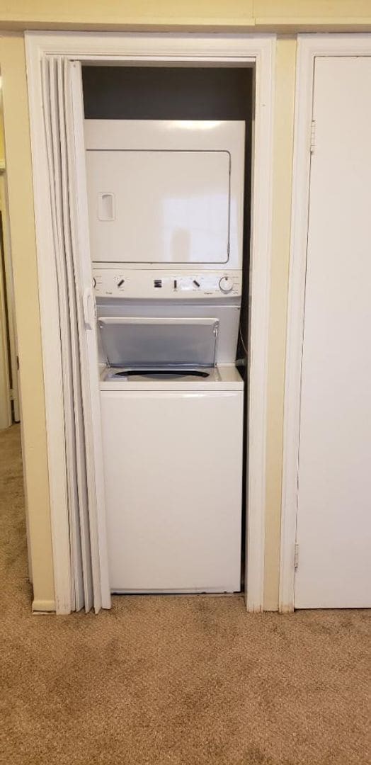 Building Photo - 2 Bedroom Ranch Style End Unit Condo