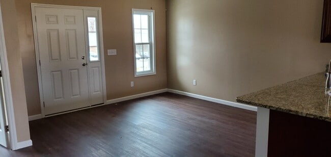 Living Room Area - 1019 E Boyd St