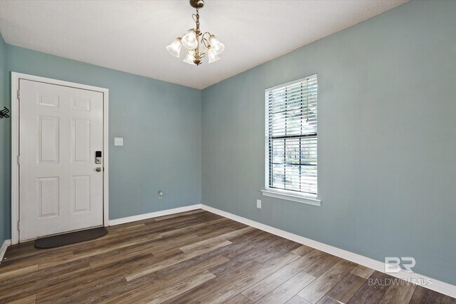 Building Photo - 10510 Gayfer Rd Ext