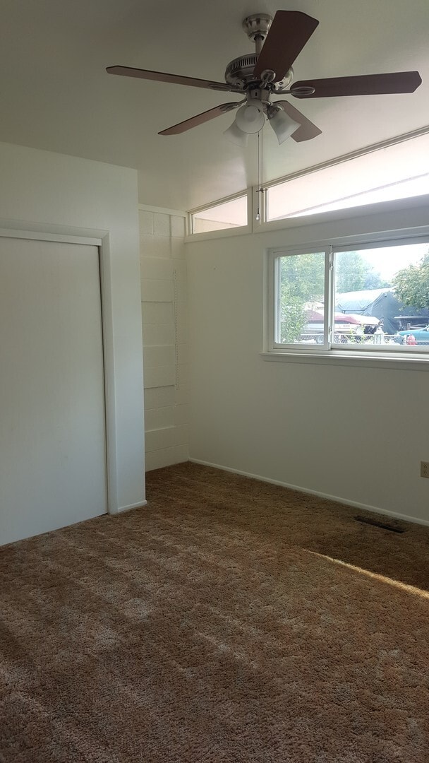 Building Photo - 3 bedroom 1 bath