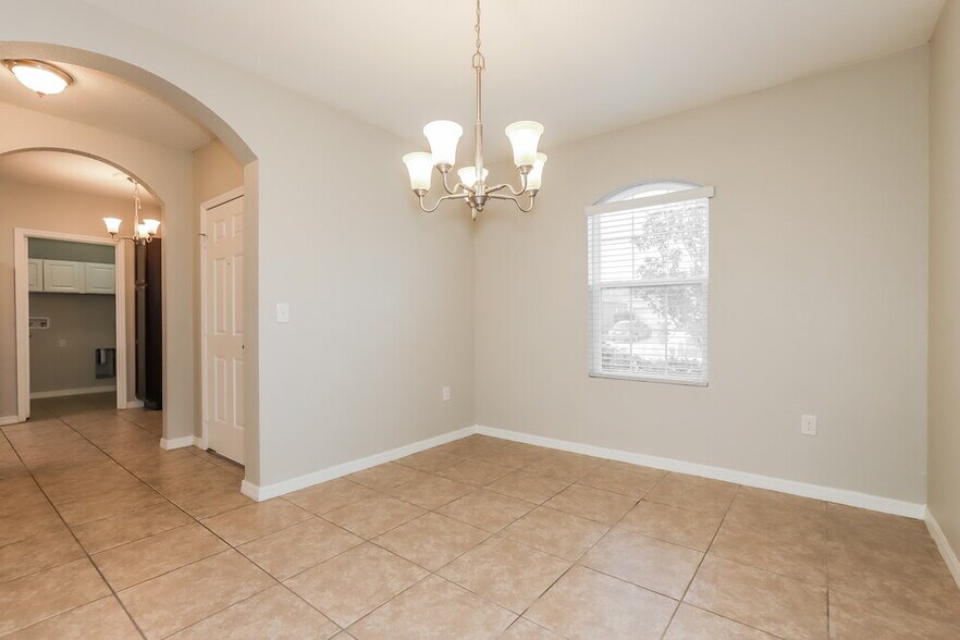 Building Photo - 1633 Wallace Manor Blvd