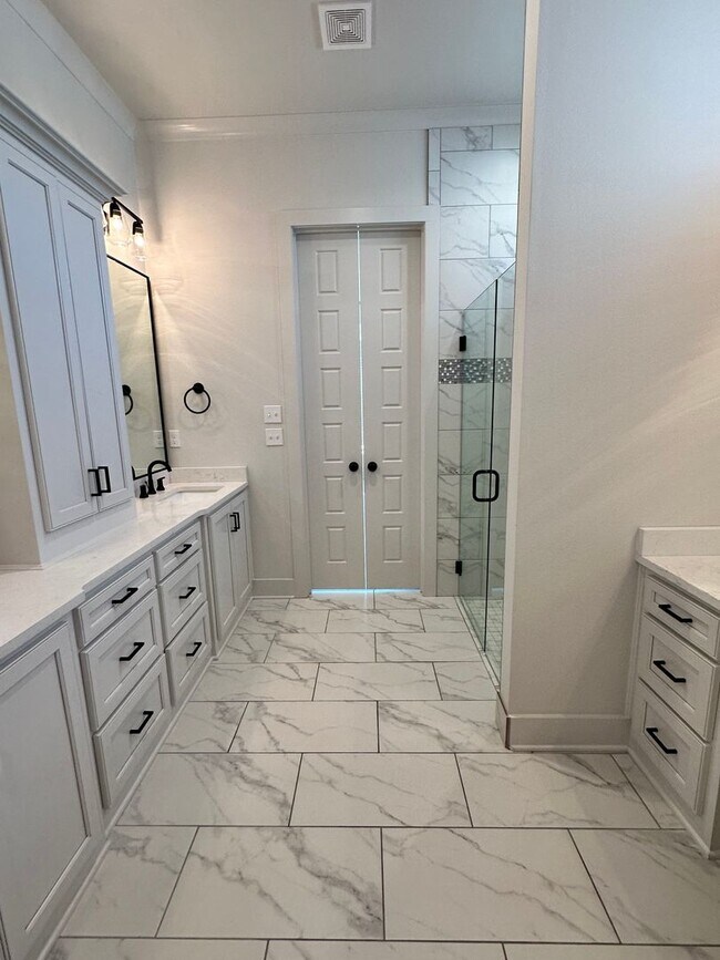 Building Photo - Close to WK Bossier and Barksdale Air Force Base.