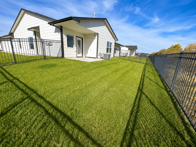 Building Photo - 5203/05 S Chase Cir