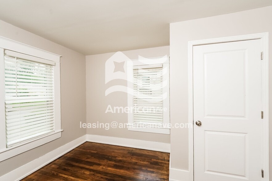 Building Photo - 1746 Center St S