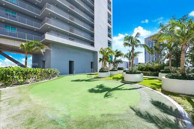 Building Photo - 888 Biscayne Blvd