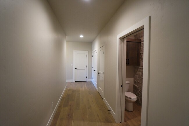 Building Photo - 3045 S Honeycomb Way