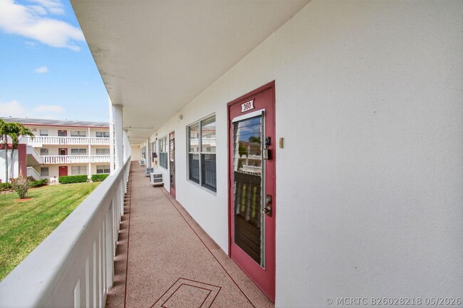 Building Photo - 360 Fanshaw I