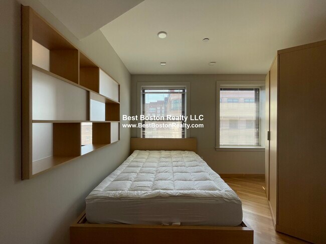 Building Photo - 115 Mt Auburn St