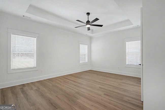 Building Photo - 347 E Crestwood Rd