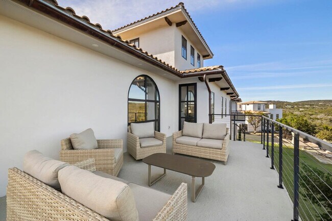 Building Photo - 2701 Bumble Bee Dr