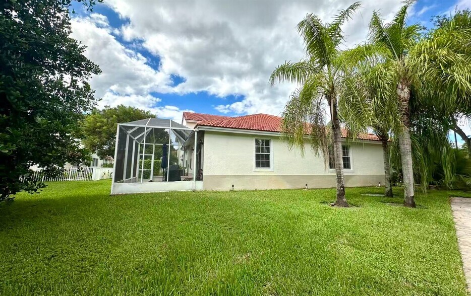 Building Photo - 18702 SW 27th St