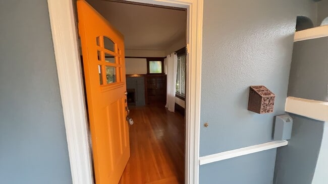 Building Photo - EPIC REA: Beautiful 2 Bed/2 Bath In the Heart of West Berkeley’s Poet’s Corner.