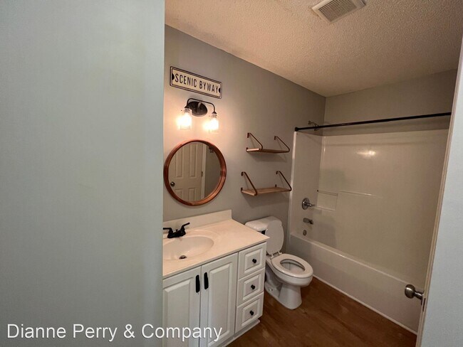 Building Photo - 2 br, 2 bath House - 4162 Breezewood Dr, U...