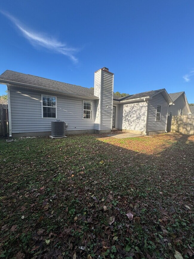 Building Photo - Beautiful 3 Bedroom, 2 Bath Home-3016 E. Windgate Ct.