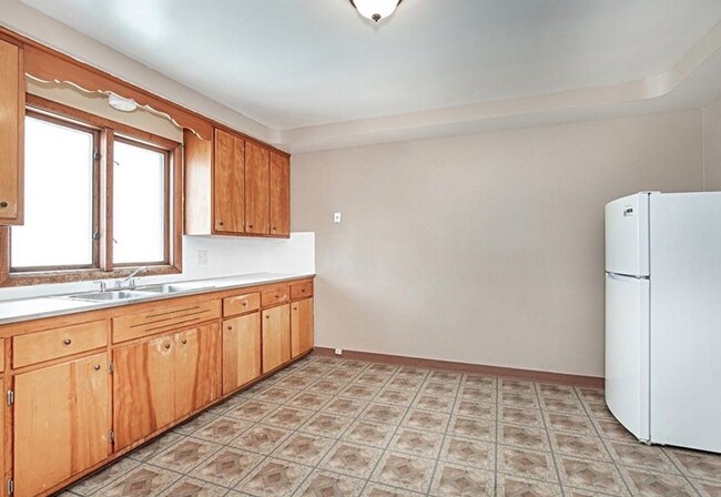 Building Photo - 4633 Warner Rd