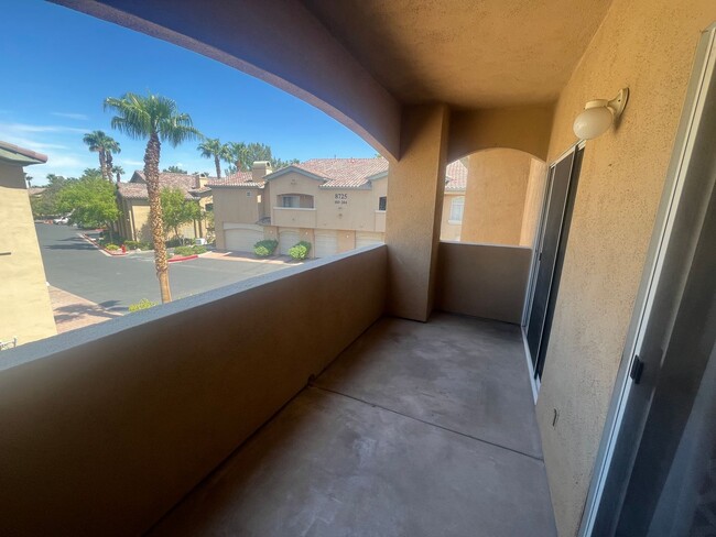 Building Photo - Guard Gated 2 Bedroom Condo - Red Hills in...