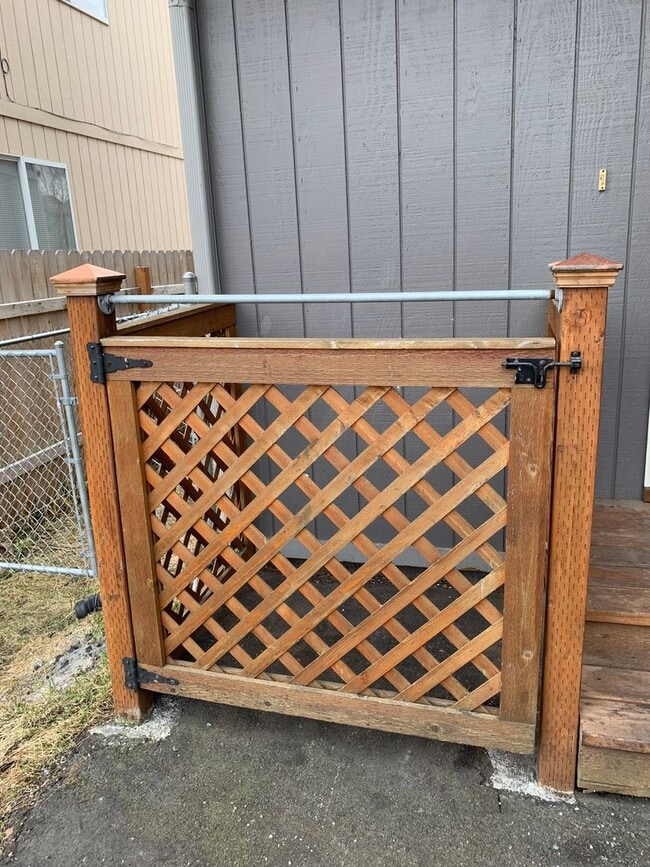 Building Photo - 3 Bdrm, 1 & 1/2 Ba | Muldoon & Tudor area | AVAILABLE NOW!!