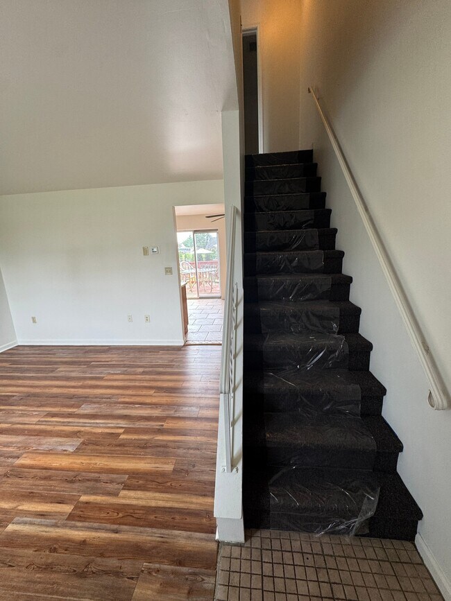 Building Photo - 1627 Blue Jay Dr