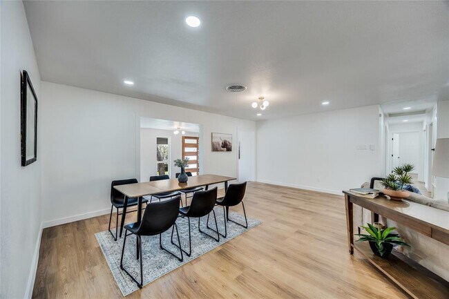 Building Photo - 11704 Indianhead Dr