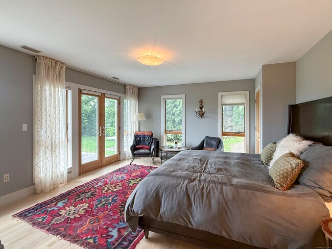 Building Photo - 52 Shorehaven Rd