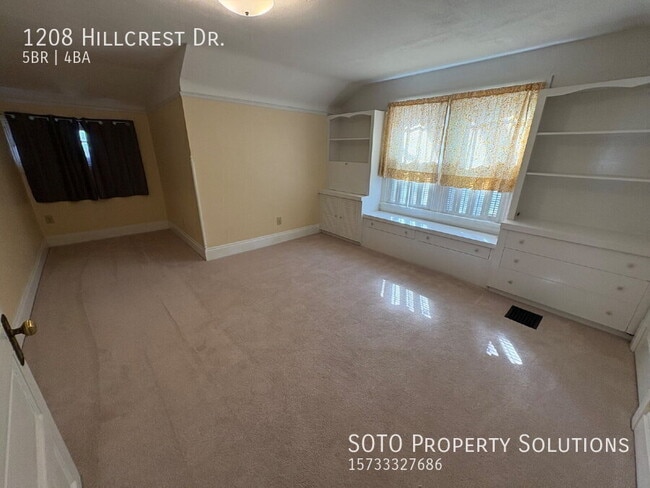 Building Photo - 1208 Hillcrest Dr