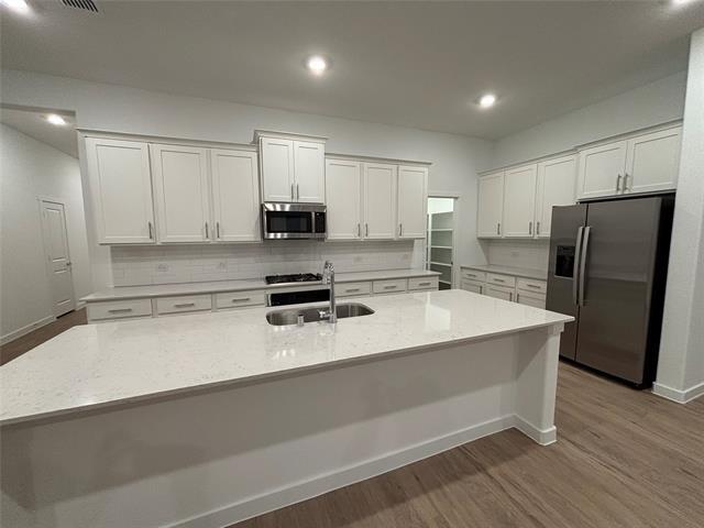 Building Photo - 708 Enys Wy