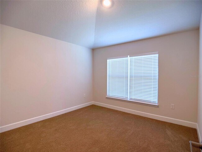 Building Photo - 4549 SE 25th Loop