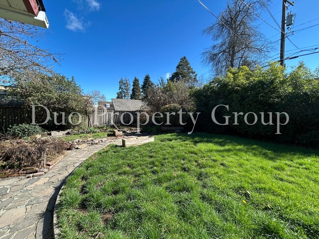 Building Photo - G Street