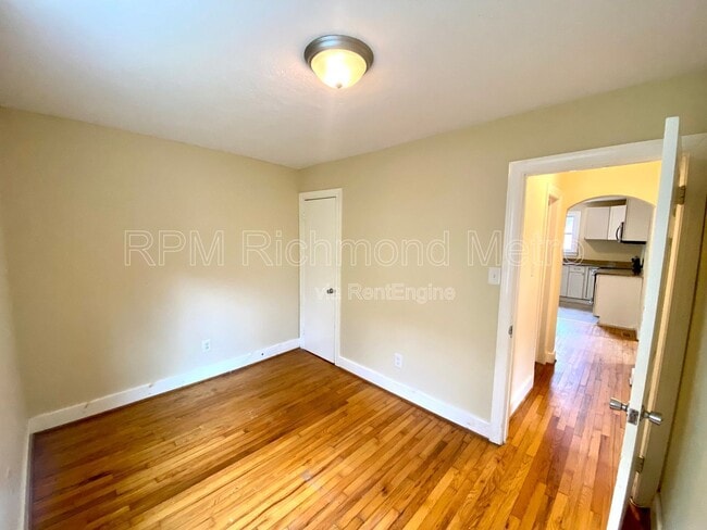 Building Photo - 208 Algiers Dr