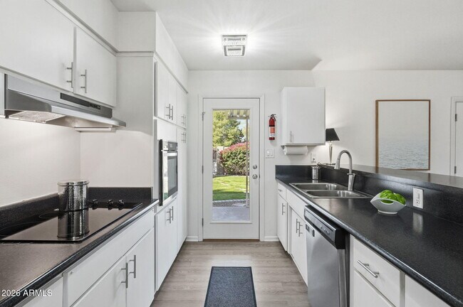 Building Photo - 2644 S Butte Ave