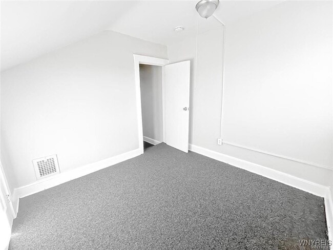 Building Photo - 533 24th St