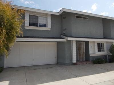 Building Photo - 2652 Santa Ana Ave