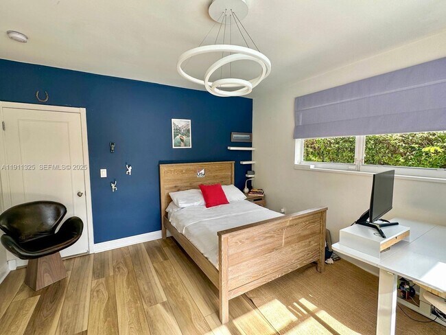 Building Photo - 247 Shore Dr S