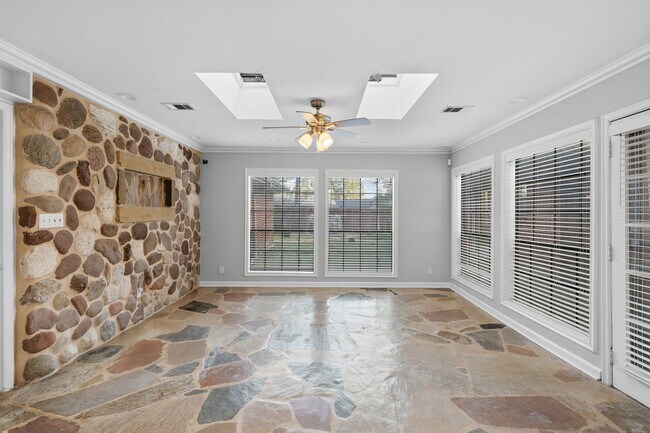 Building Photo - 3338 Prospect St