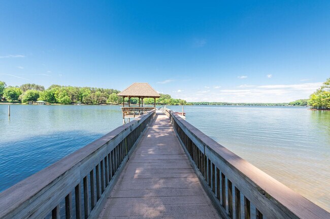 Building Photo - 135 Misty Cove Ln