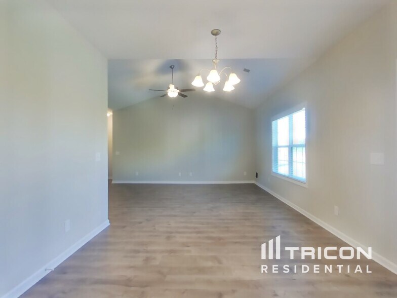 Building Photo - 746 W Coker Way