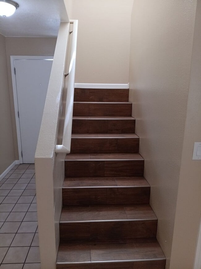 Building Photo - Available Now! 3 Bedroom 2 Bathroom Located in SW ABQ!! Showings Available! Price drop!