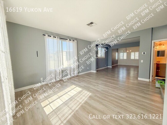 Building Photo - 16619 Yukon Ave