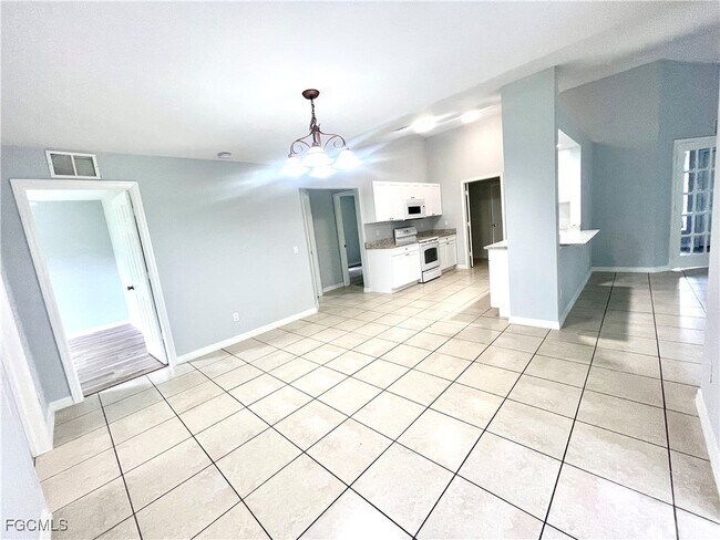 Building Photo - 3405 Hanna Ave N