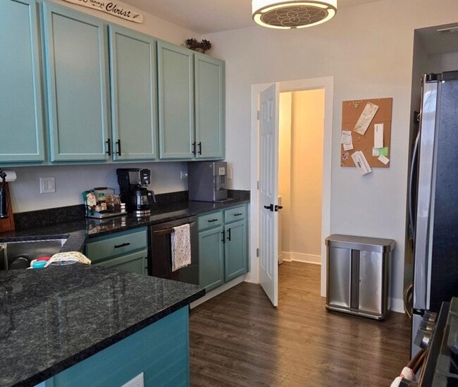 Building Photo - 571 Springbrook Trail N