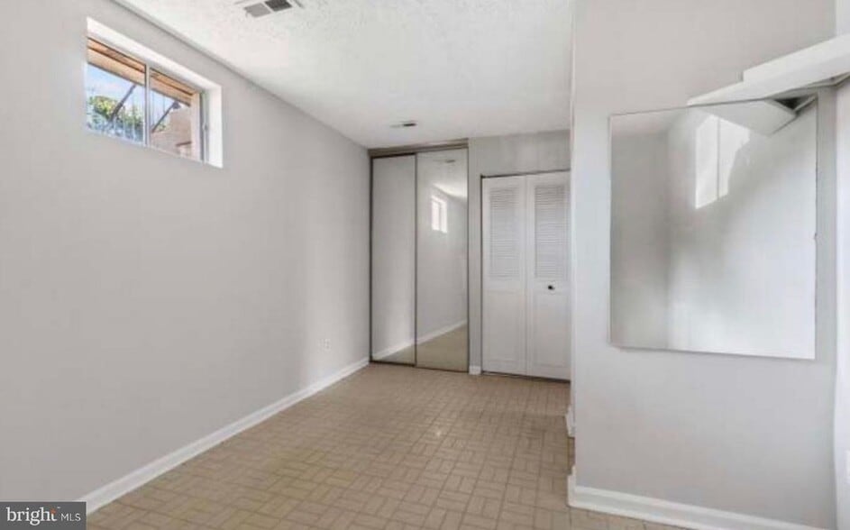 Building Photo - 5501 Woodlawn Manor Ct