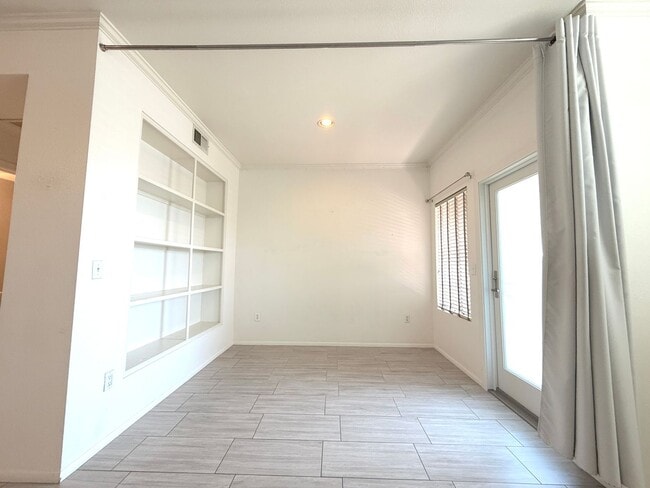 Building Photo - 16013 S Desert Foothills Pkwy