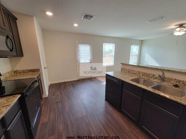 Building Photo - 3 Bedroom Home in Luckey Ranch Available F...