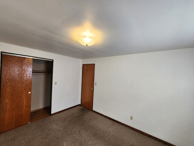 Building Photo - Lower level 1 bedroom $695/monthly