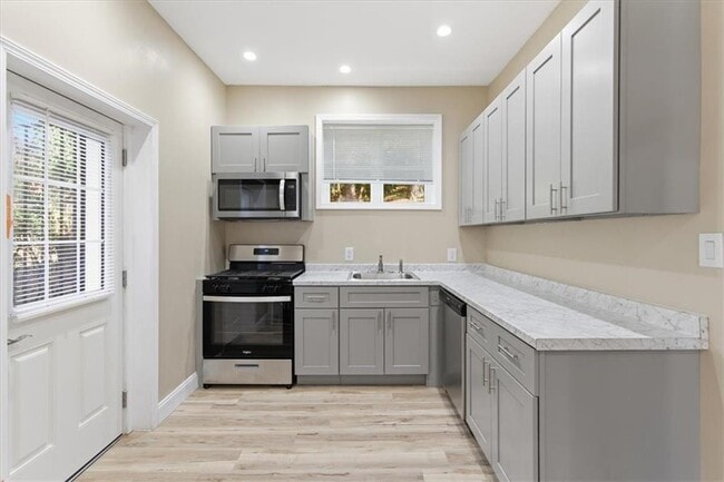 Building Photo - 3268 Briarwood Blvd