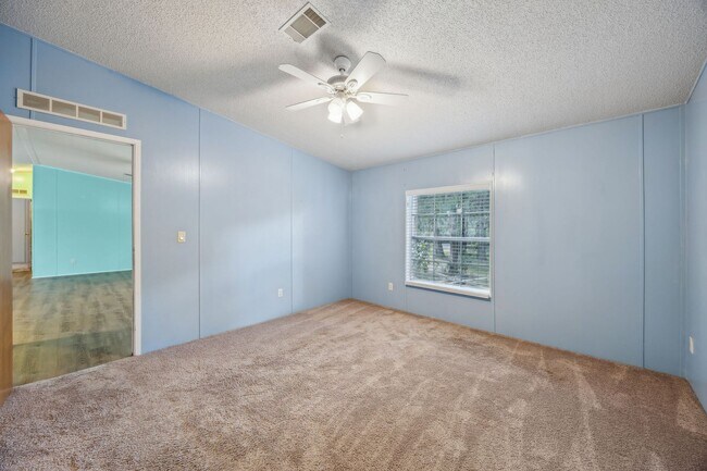 Building Photo - Spacious 3/2 Home on Nearly an Acre in Fernandina Beach